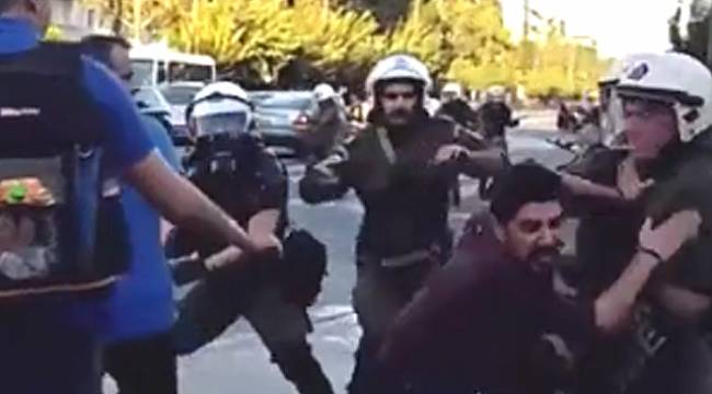 PKK Yandaşları Yunan Polisiyle Çatıştı
