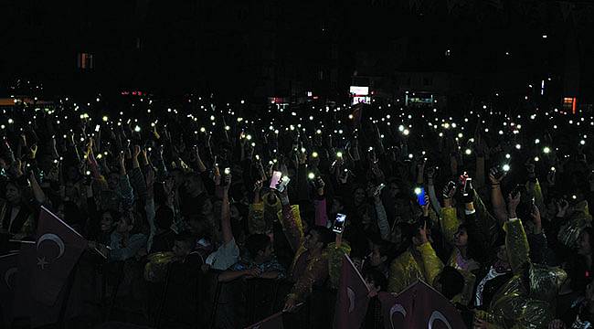 Yağmura Rağmen Narlıdere’nin Cumhuriyet Coşkusu