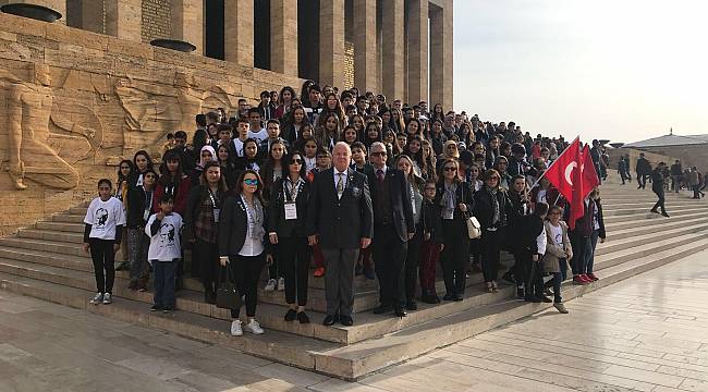 300 Çocuk ile birlikte Anıtkabir’i Ziyaret Ettiler