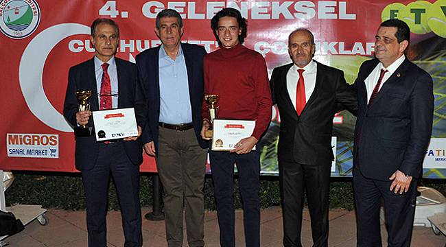 300 Tenisçiden 50 Bin TL Destek