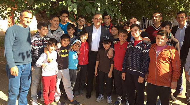 AK Partili Sürekli 3 İlçede Yüzlerce Kişiyle Bir Araya Geldi