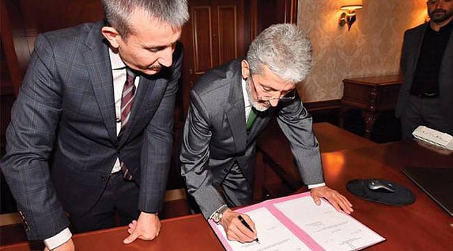Ankara'da Tüm Bürokratların İstifası İstendi