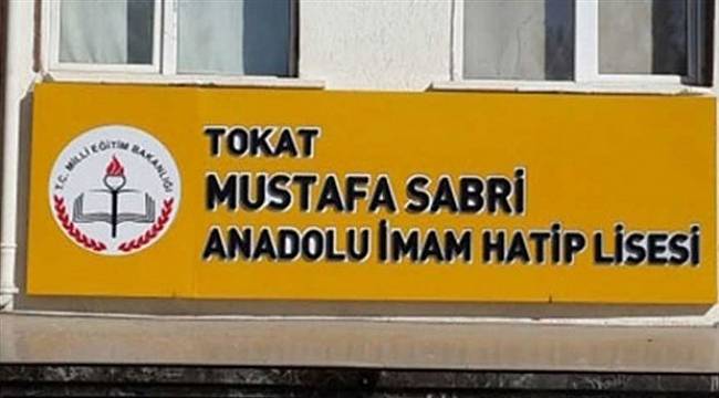 Atatürk'ün Ölüm Fetvasını Veren Şeyhülislamın Adı Lise Tabelasından Silindi