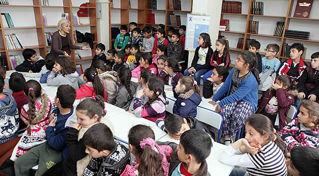 Bayraklı Kütüphaneleri Yurt Dışına Açıldı!