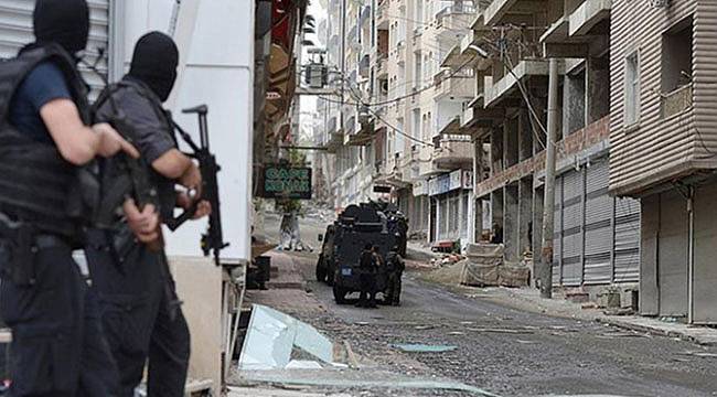 Diyarbakır'da PKK'nın Hücre Evine Baskın: 1 Polis Şehit Oldu