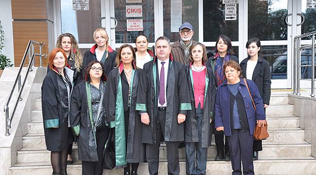 Dünya Çocuk Günü Basın Açıklaması Alperen'in Davasının Görüldüğü Adliyede Yapıldı