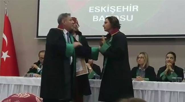 Eskişehir Baro Başkanı Kadın Avukatın Konuşmasını Zorla Engelledi!