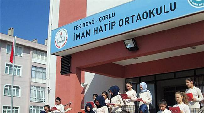 İmam Hatipte Öğretmenin Dövdüğü Öğrenci Büfeye Sığındı: Artık Dayanamıyorum
