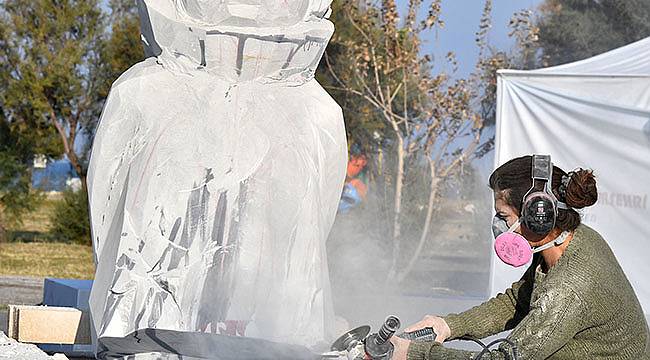 İnciraltı'nda 'Heykel Show'