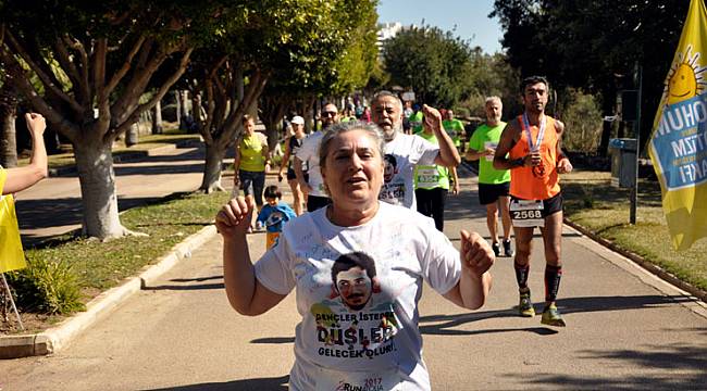 İstanbul Maratonu’nda Polis Ali İsmail Korkmaz Tişörtlerini Zorla Çıkartmış