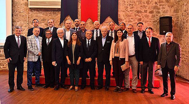 İzmir'de İkinci Zirve