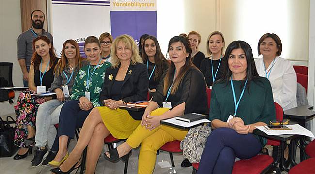Kadınlar Parayı Yönetmeyi Öğreniyor