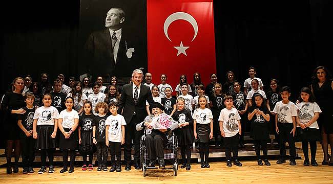 Karşıyaka’da Muazzez İlmiye Çığ İzdihamı!