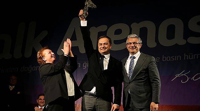 Karşıyaka'nın Basın Özgürlüğü Ödülü Gökmen Ulu'ya