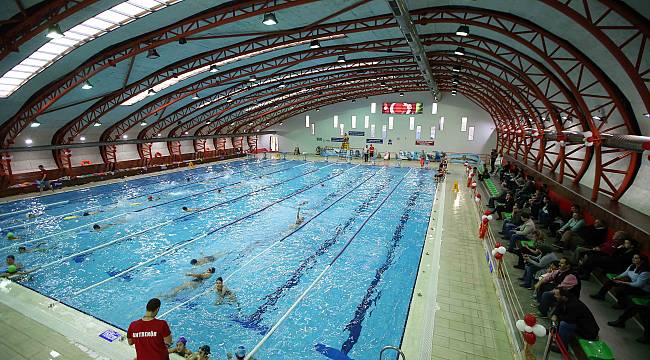 Karşıyaka’nın ilk Kapalı Yüzme Havuzu Açıldı