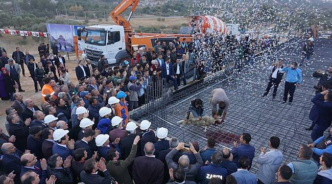 KEMALPAŞA'NIN EN BÜYÜK CAMİSİNİN TEMELLERİ ATILDI