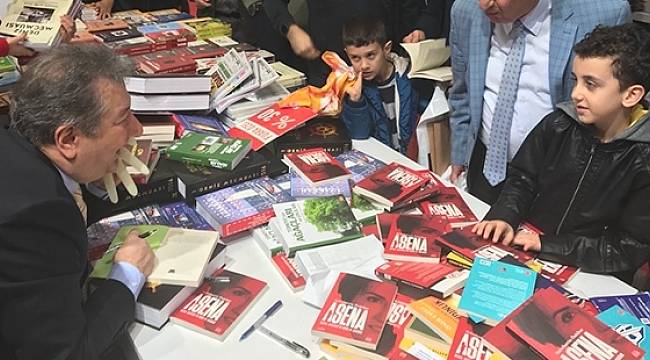 Kitap Fuarı'nda 'Akşener' Saldırısı