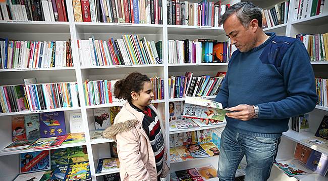 Konak’ın Parkları Kitap Kokuyor