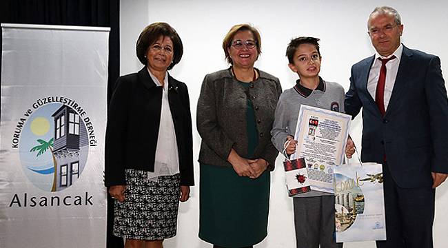 Minik Eller Atatürk’ü Yazdı