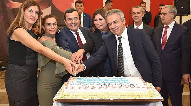 Narlıdere'de Coşkulu Öğretmenler Günü Kutlaması