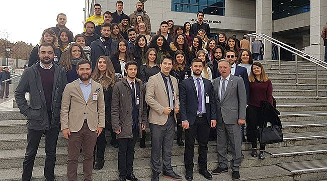 Siyaset Platformu Üyeleri Meclis'e Çıkarma Yaptı