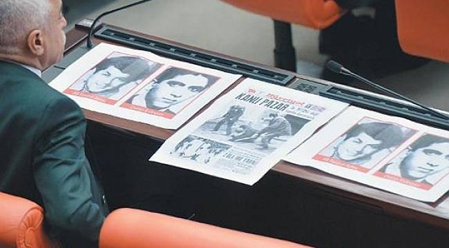 Yeniden Meclis Başkanı Seçilen İsmail Kahraman'a 'Kanlı Pazar' Protestosu