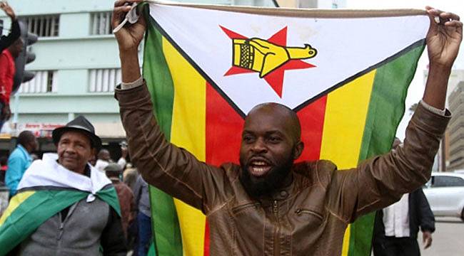 Zimbabve'de Askeri Müdahale Yanlıları Sokağa Çıktı