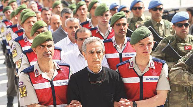 60 Bin Kişiye 'Tek Tip' Kıyafet