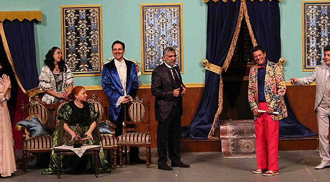 'Akidezadeler' Bayraklı'da Salona Sığmadı