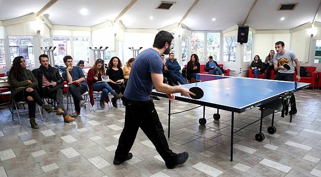 Bornova Belediyesi her alanda üniversite öğrencilerinin yanında