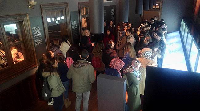 Cumhuriyet Eğitim Müzesi Öğrencilerin Akınına Uğradı