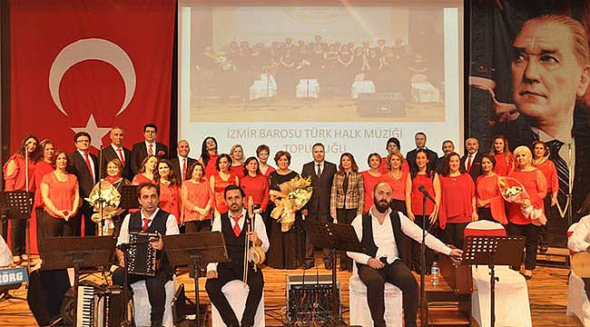 İzmir Barosu Türk Halk Müziği Korosu İzleyenleri Büyüledi