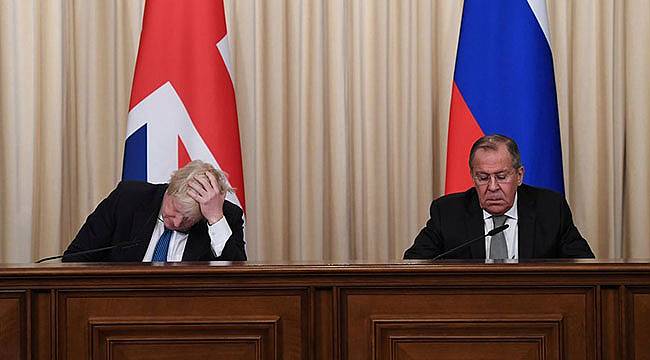 Johnson ile Lavrov'un Basın Toplantısında Gerilim