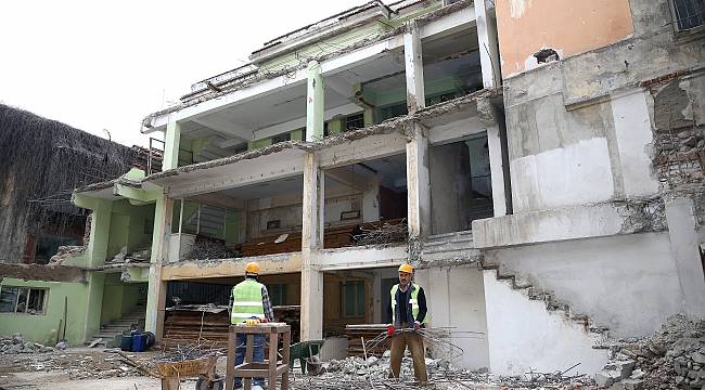 Kaçak bina yıkıldı tarihi sarnıç ortaya çıktı