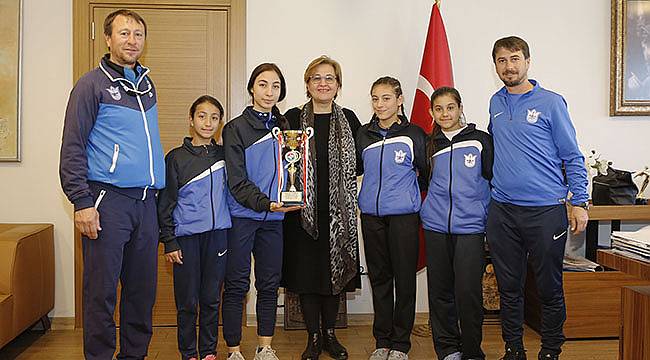 Konak’ın yıldızlarından bir kupa daha