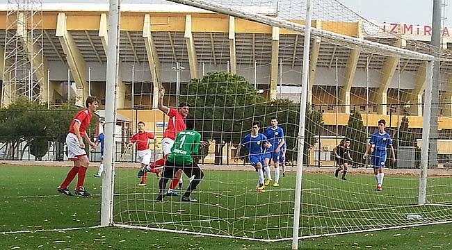 Liselilerde Gol ve Dostluk Var