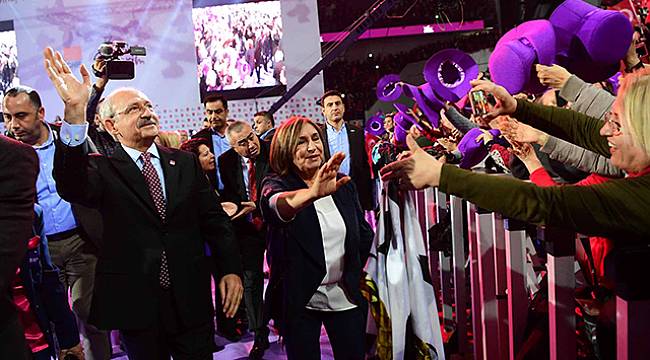 Mor Şapkalı Kadınlar