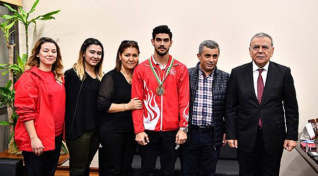 Şampiyon Madalyayla Geldi