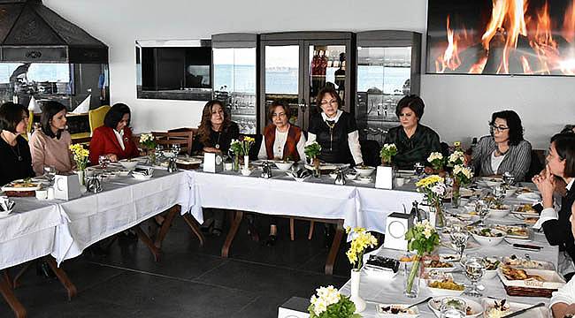 Yılın Son Başkan Eşleri Buluşması Narlıdere'de Gerçekleşti