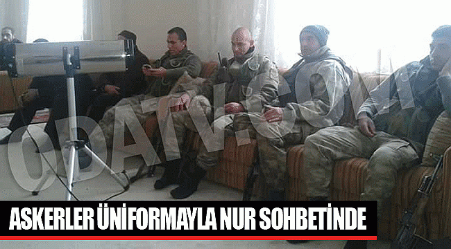 Askerler üniformayla Nur sohbetinde