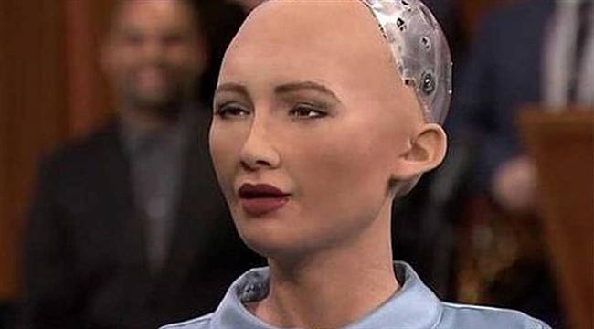 Bahçeli'nin tepki gösterdiği dünyanın ilk robot vatandaşı Sophia, Türkiye'ye geliyor