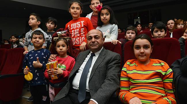 Başkan Hasan Arslan Çocuklarla Filmi İzledi