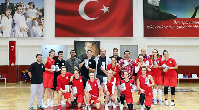 Bayraklı’nın perilerinden anlamlı destek