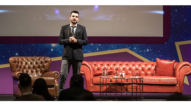 İnsanlar sosyal medyada kendilerini daha iyi ifade edebiliyor
