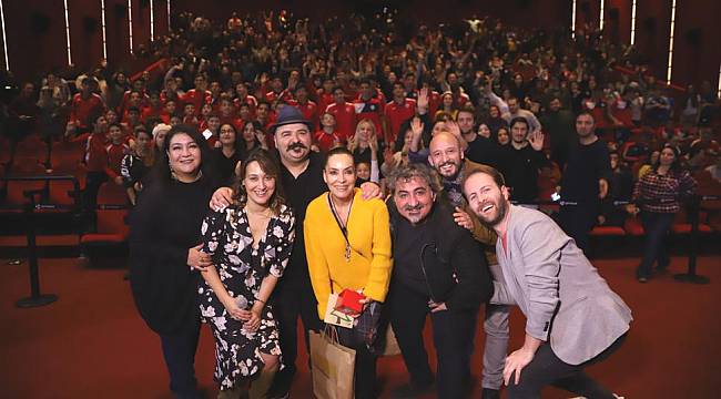 İzmir’de Deliha İzdihami!