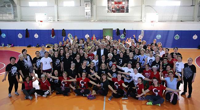 Kanserli çocuklar yararına zumba