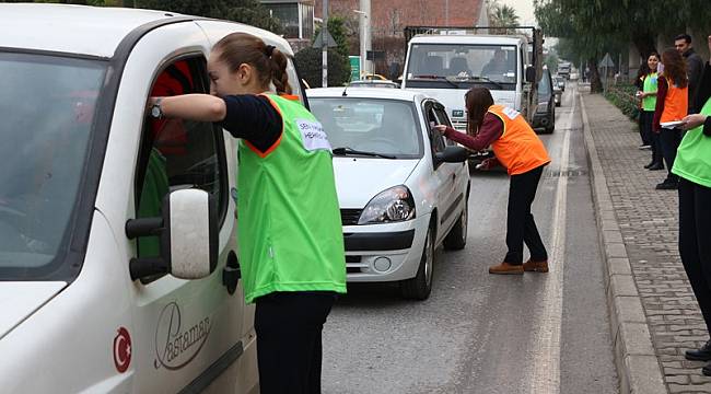 Öğrencilerden 'Trafikte saygı' etkinliği