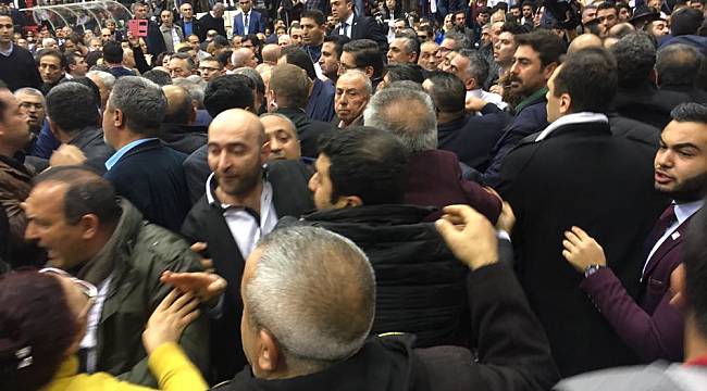 Son dakika... CHP İl Kongresinde kavga....