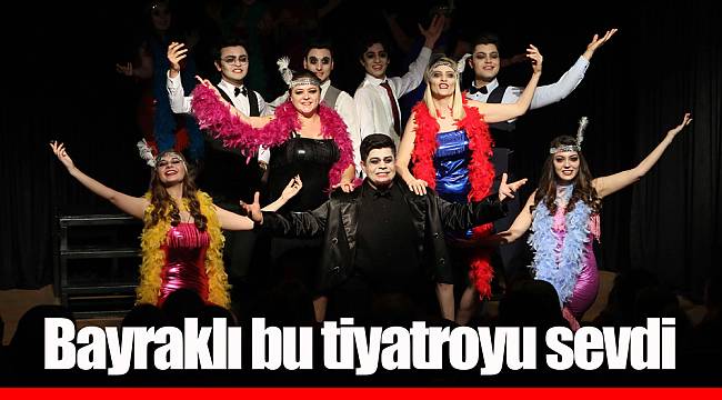 Bayraklı bu tiyatroyu sevdi