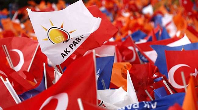 AK Parti Bornova kongresinde mesaj yağmuru